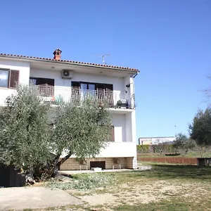 Appartamento Buici, Kadumi
